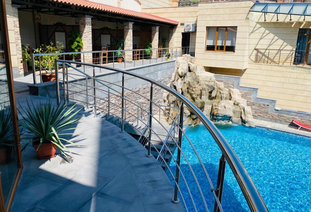 Hotel Grand Hills Ereván Exterior foto
