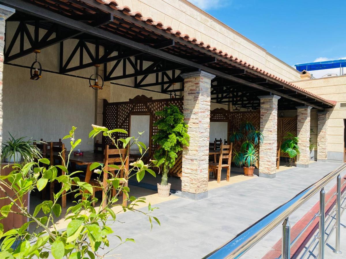 Hotel Grand Hills Ereván Exterior foto